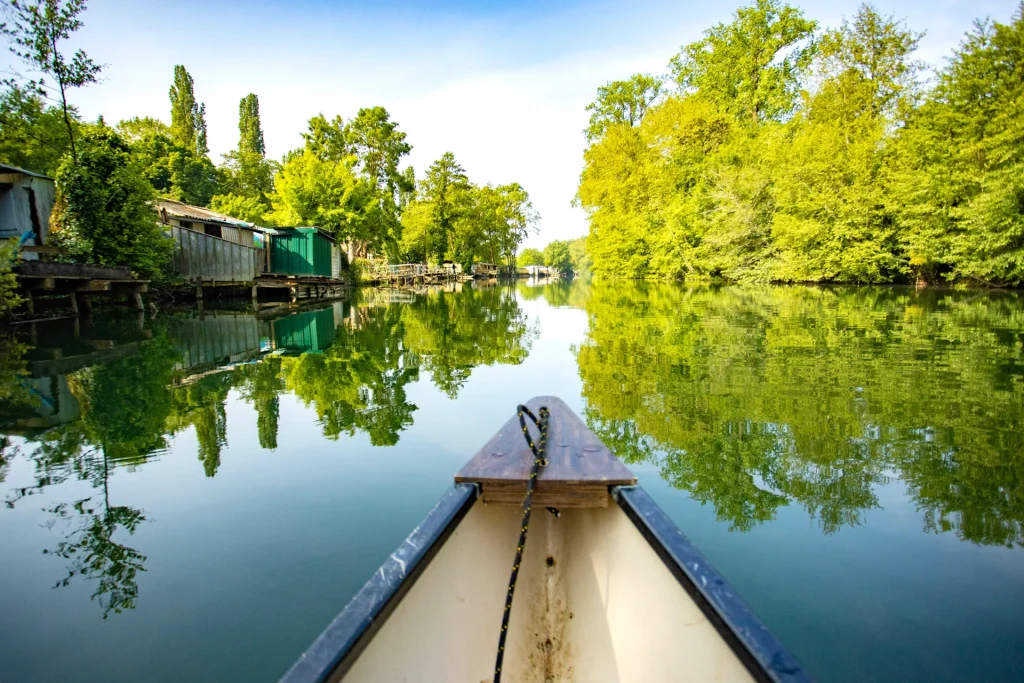 Photo d'une barque sur le marais poitevin